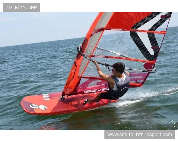 帆板运动员逆风漂移技术太帅,赛事剪辑爆红