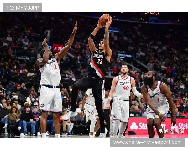 湖人3连胜,5胜2负排西部第三,明日背靠背战第四的开拓者,湖人连签三人 湖人3连胜,5胜2负排西部第三,明日背靠背战第四的开拓者,湖人连签三人